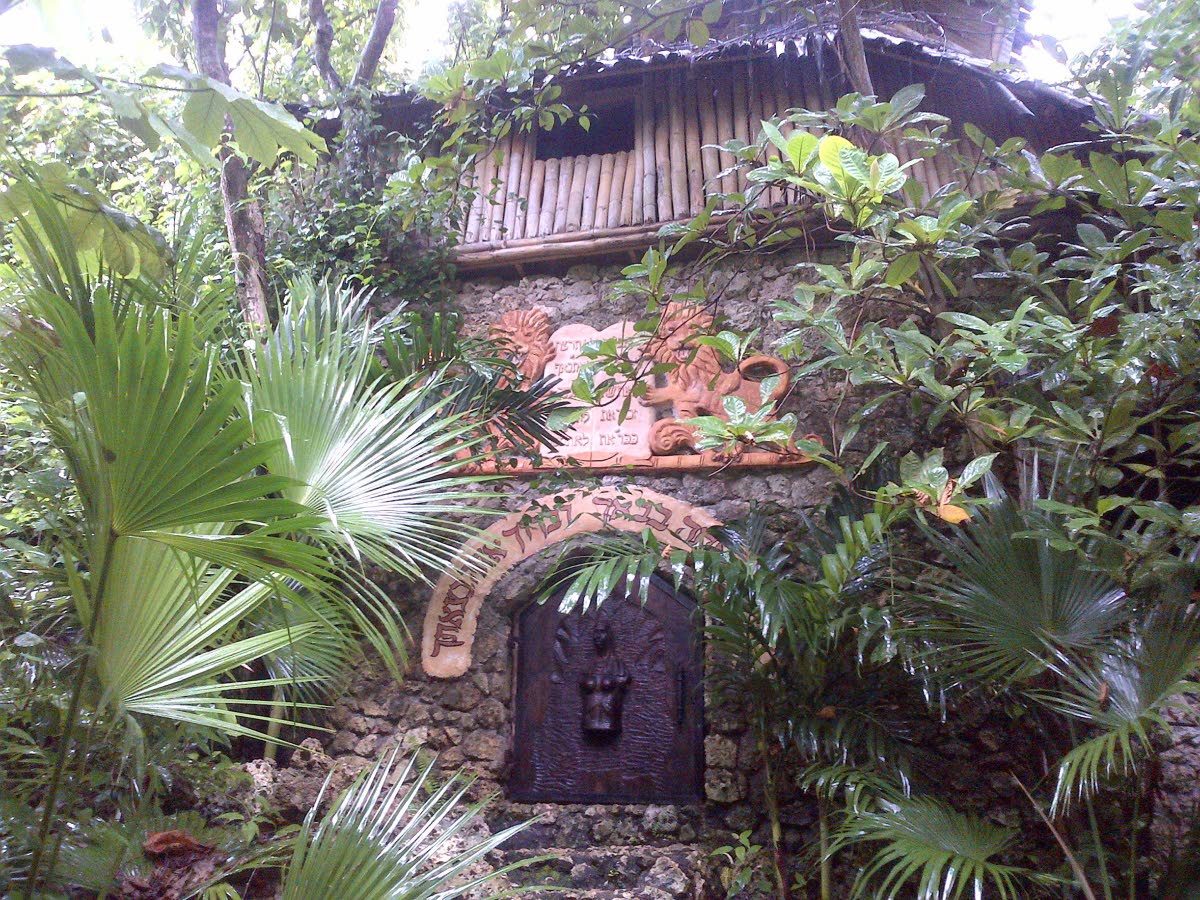 The Queen of Sheba at Great Huts in Boston, Portland is a popular hut suited for the family.