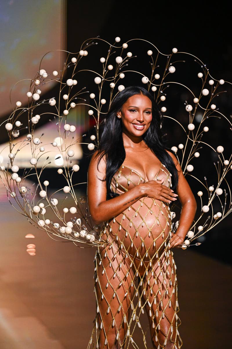 Nine months pregnant, Jasmine Tookes dazzles as she opens Victoria’s Secret Fashion Show. Make-up legend Pat McGrath prepped the model’s bump with Brunel’s Golden Hour Glow Body Oil for the show.