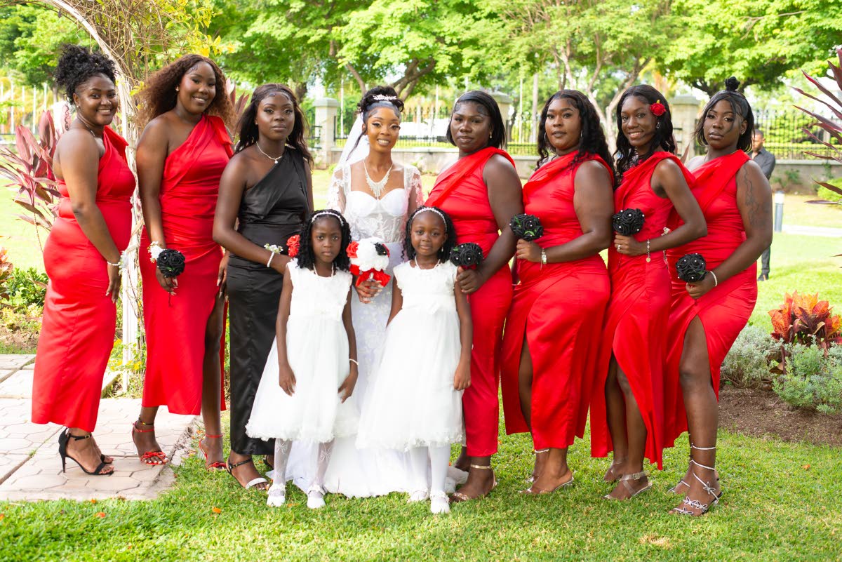 Surrounded by the love and support of her favourite girls, the bride couldn’t have asked for a more perfect bridal party.