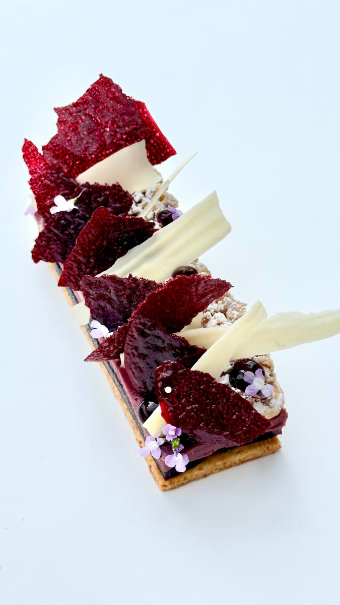 If you’re a fan of this festive season, you’re going to love this decadent take on sorrel cake.