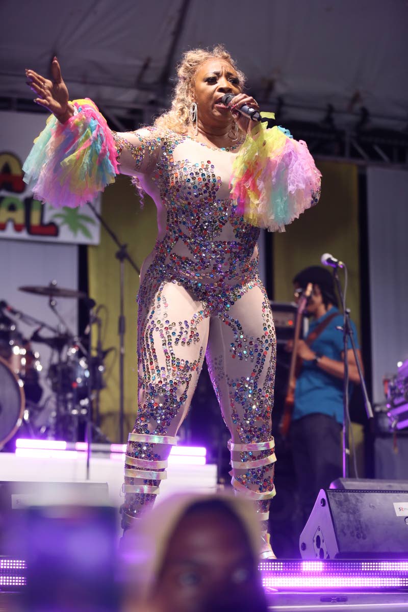 Macka Diamond ended 2025 on a high and started the New Year with a band when she stole the show at Angola Festival held Wednesday December 31 in Old Pera, St Thomas. 