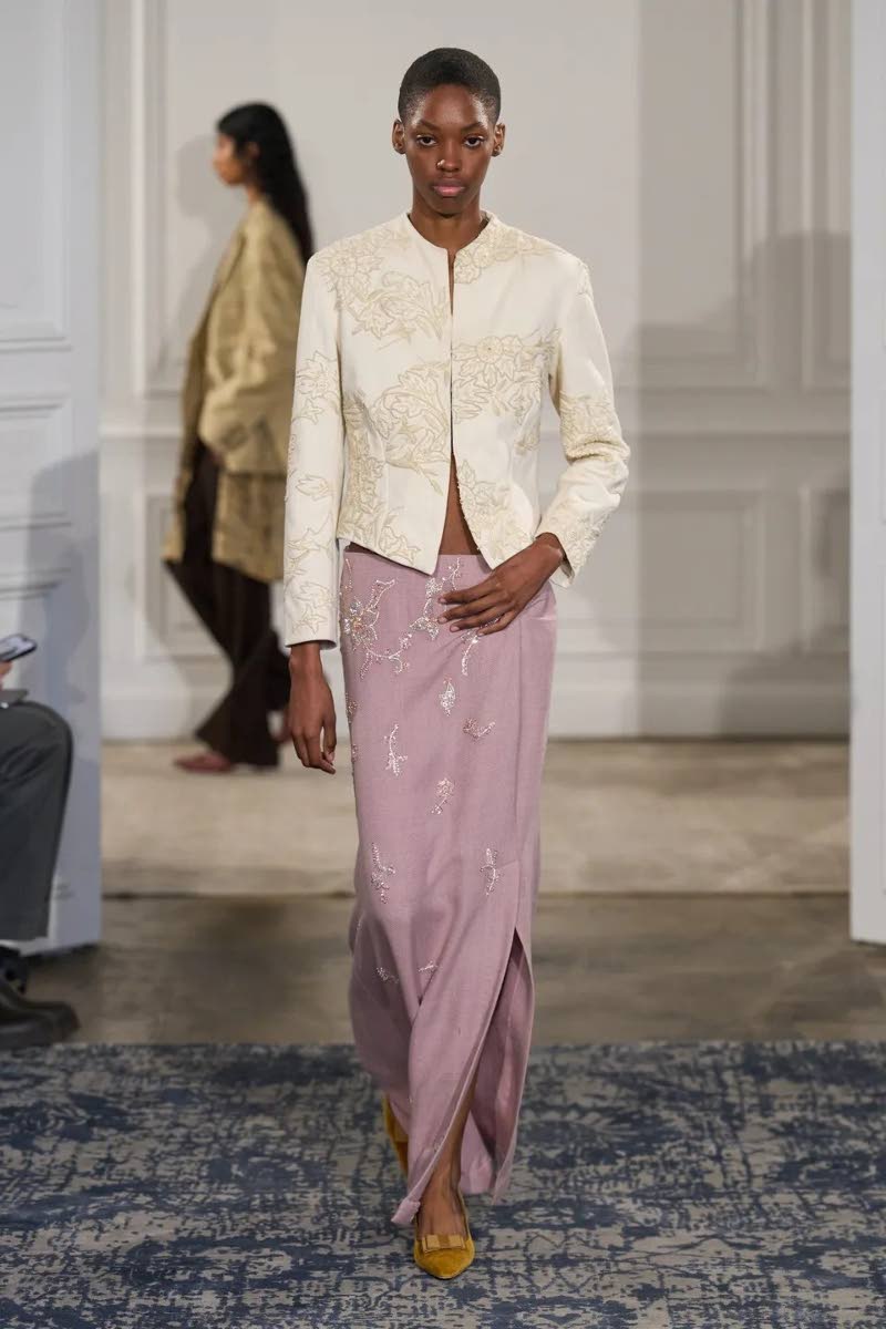 Craig sauntered down the runway for Indian designer Kartik Kumra’s sophomore collection for Katrik Research in Paris. Last Thursday, Kumra was the designer of choice for New York Mayor Zohran Mamdani.
