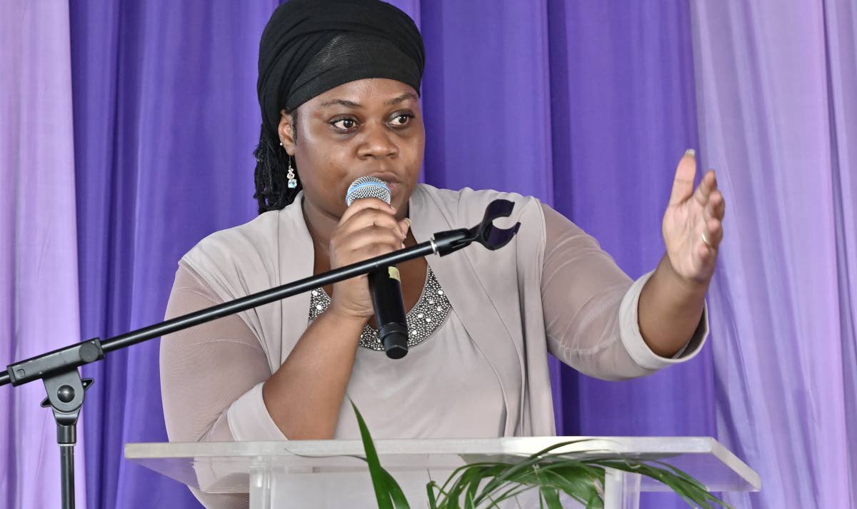 Kimberlyn ‘Kimmy Gold’Goldson performs a musical tribute.