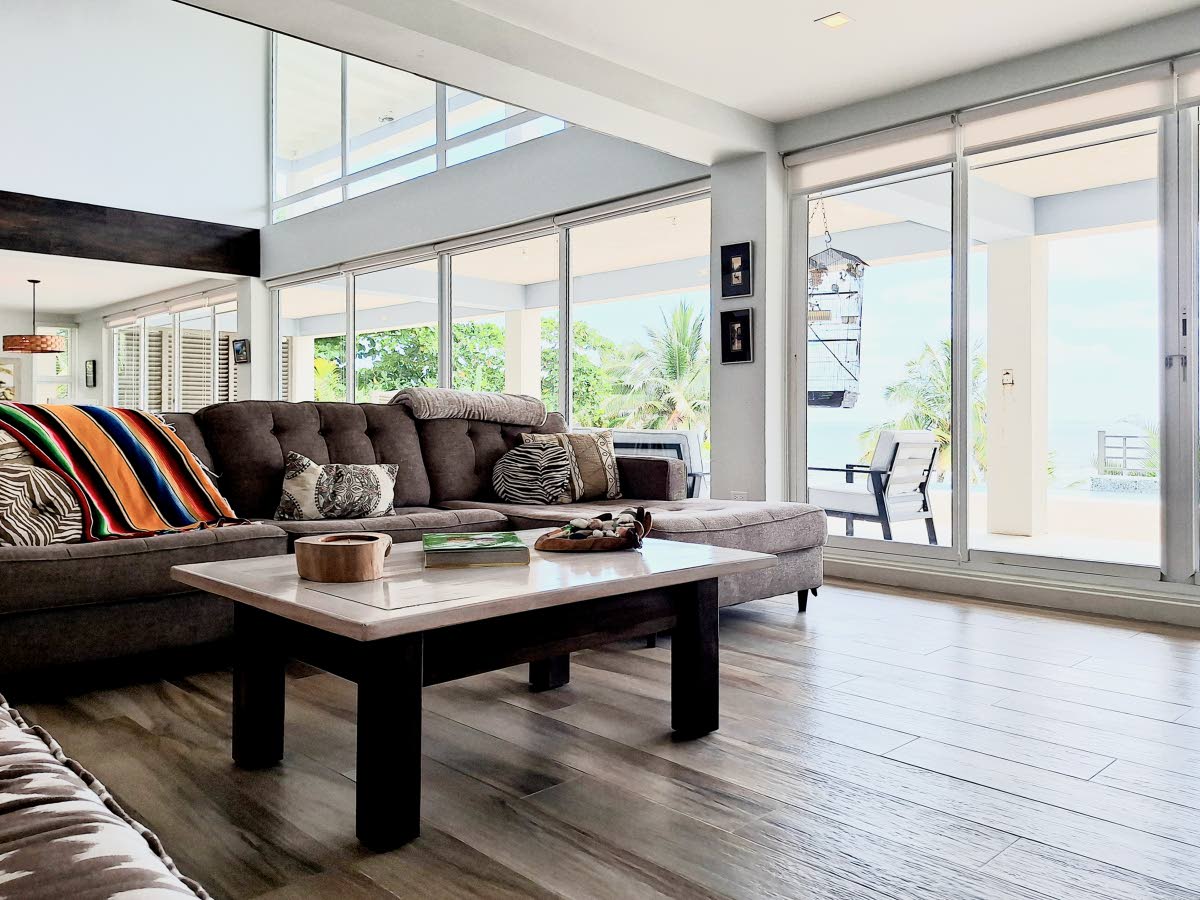 Entire walls of glass spectacularly unify the indoors with the seascape outdoors.