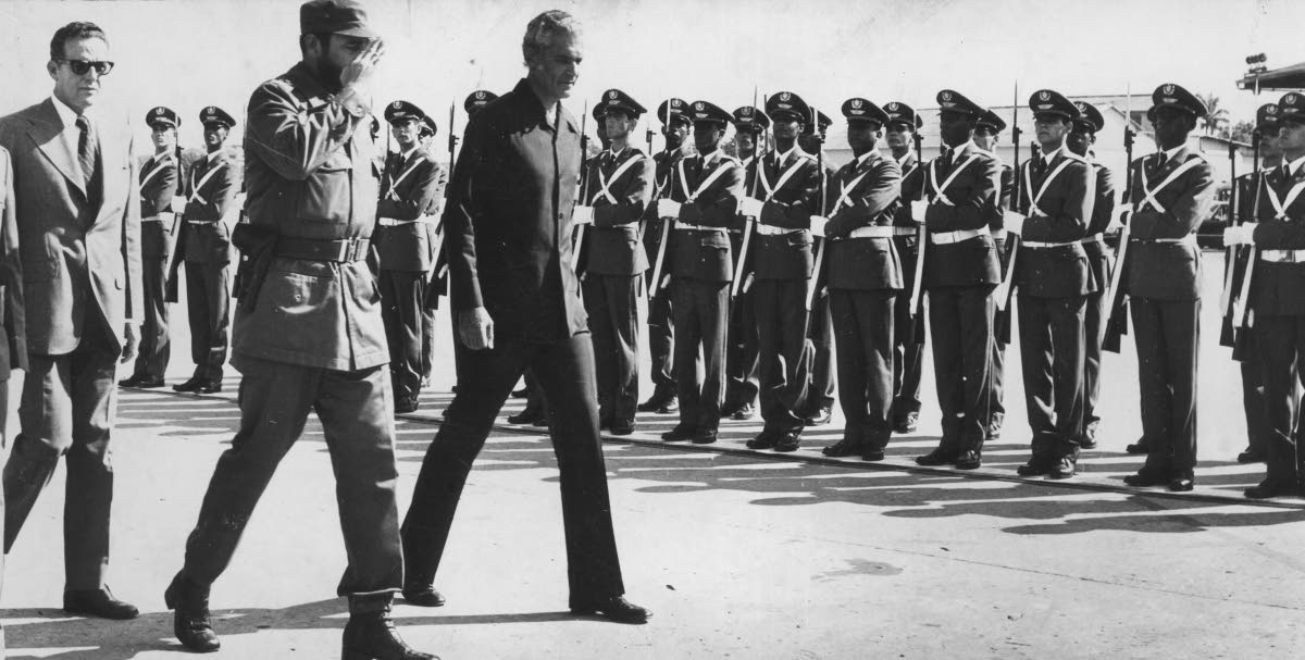 amaica’s Prime Minister Michael Manley and Cuba’s President Fidel Castro inspect a Cuban guard of honour mounted for the historic occasion of Manley’s visit to the country in 1975.