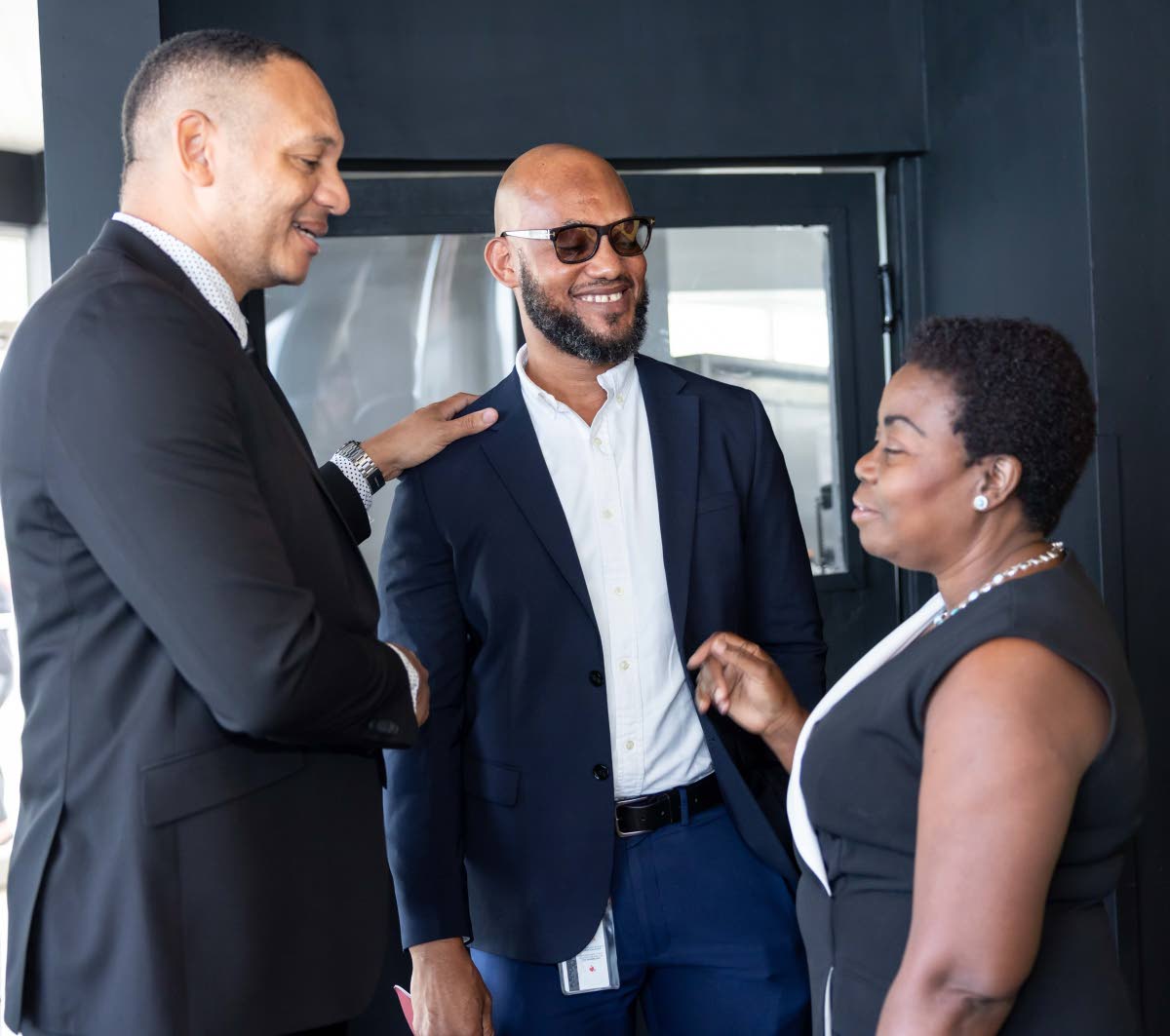 From left: Alwayne Cousins with Howard Dyer and Gloria Henry, vice-president of operation, Port Authority of Jamaica, at JMMB Thought Leadership Breakfast. 