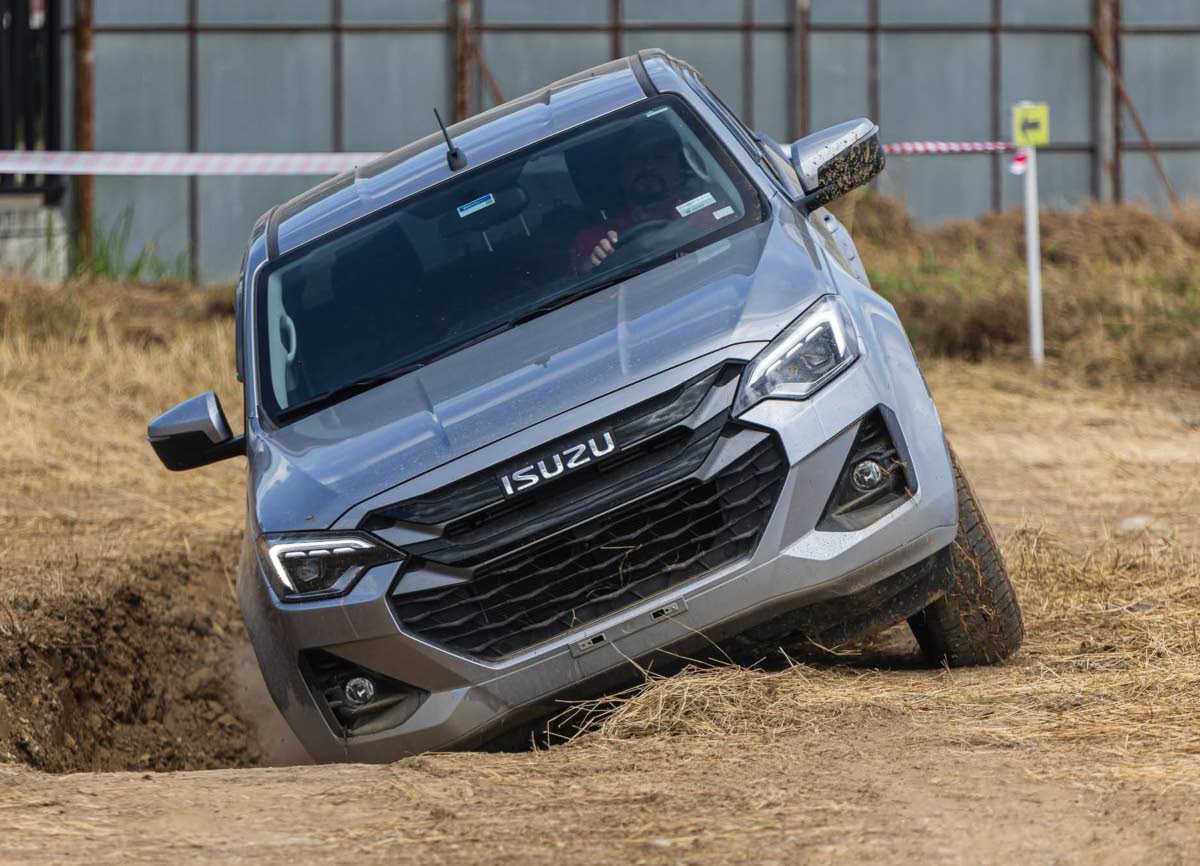 Putting theory into practice, the D-Max demonstrates its superior wheel articulation and chassis rigidity while navigating the technical rigors of the test track.