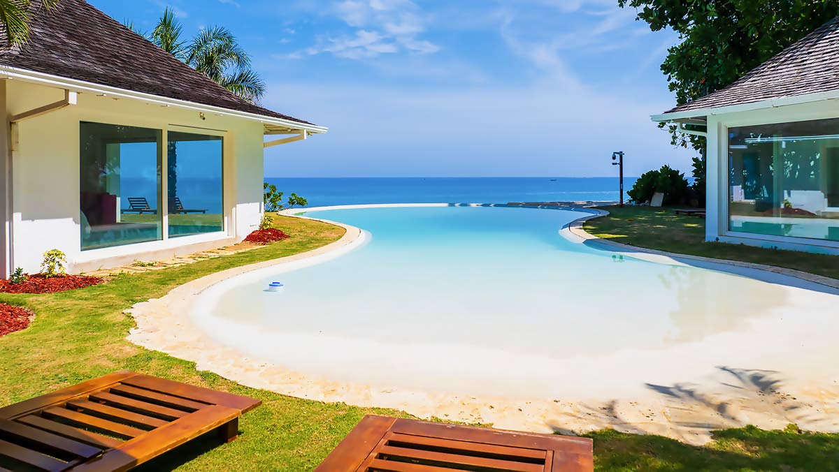 The heated swimming pool leaves the seafront and enters the garden courtyard.