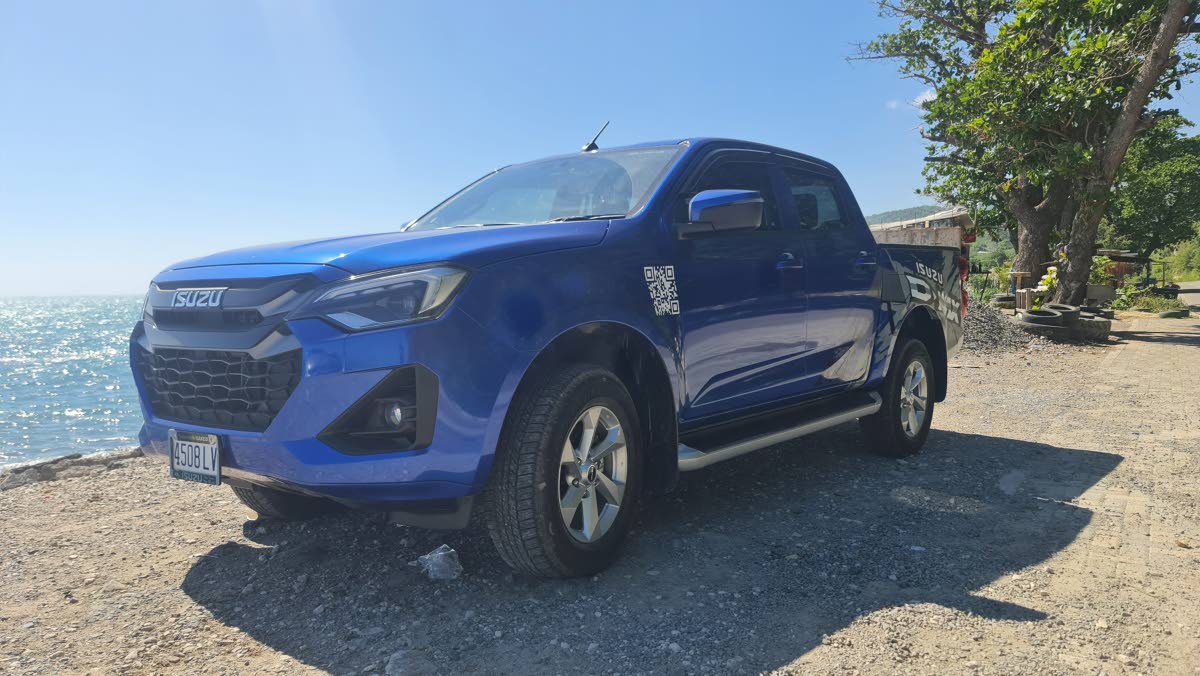 From the profile, the 17-foot 4-inch frame reveals high-waisted character lines and flared arches that suggest a level of ruggedness ready for the toughest Jamaican terrain.