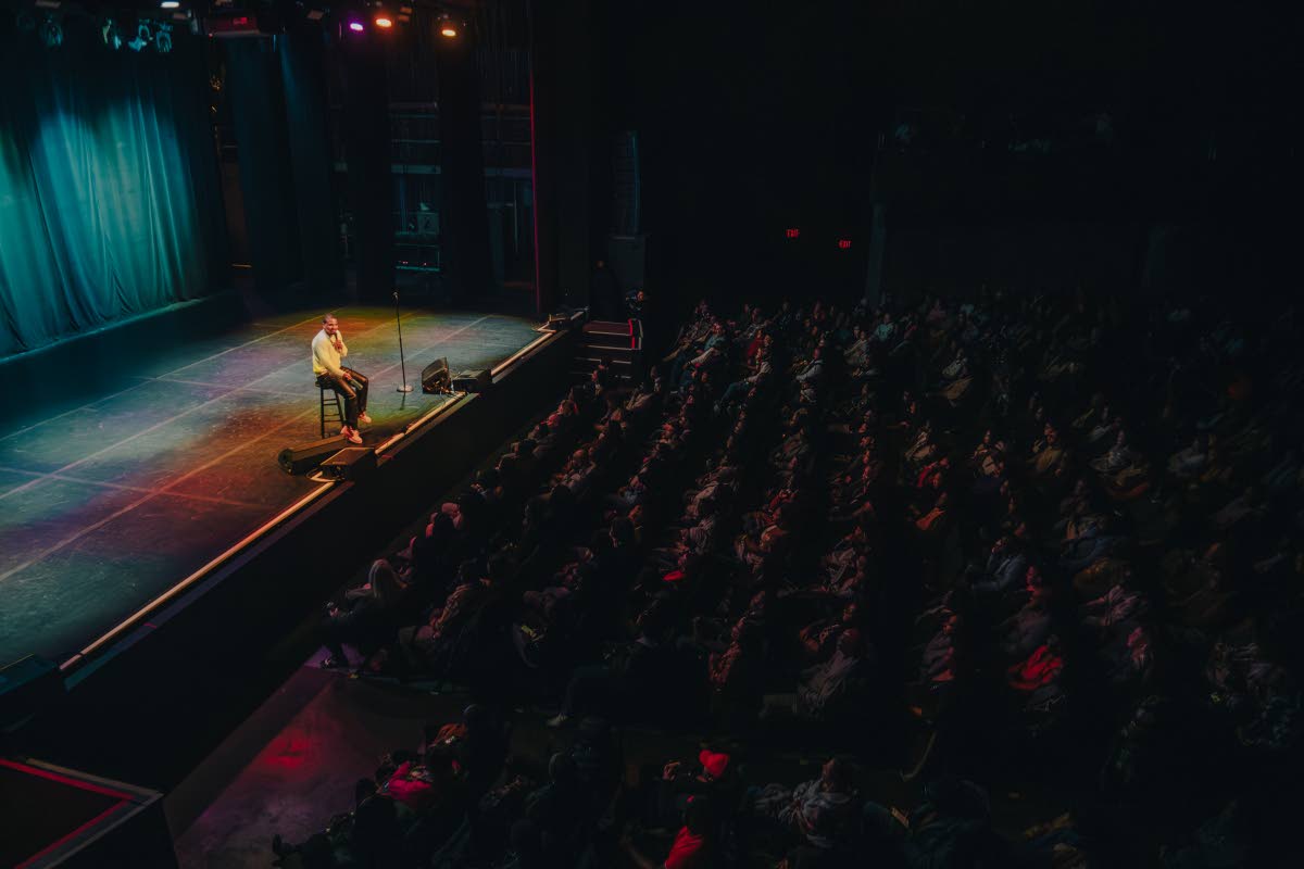 Keeping his Jamaican identity at the heart of his comedy, Elliott Jr shares his immigrant experience with international audiences.
