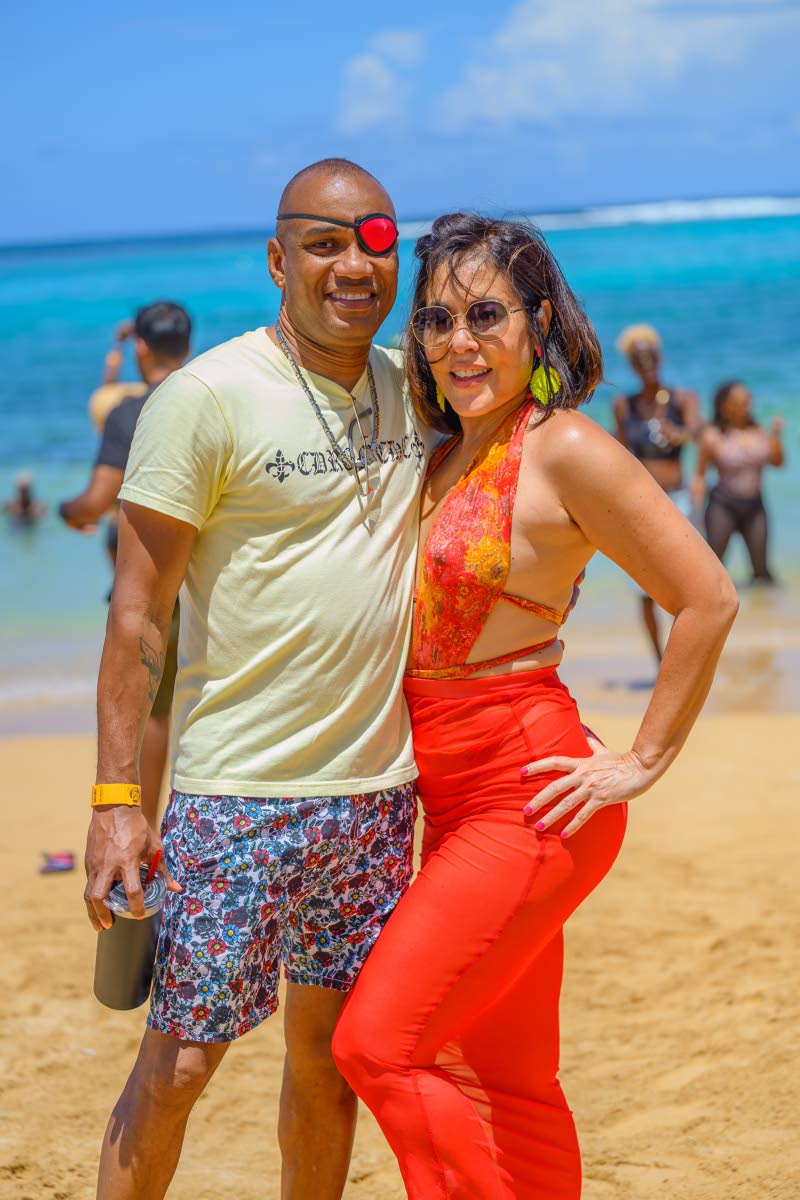 Renaissance Disco’s DJ Delano pairs up with Juanita Diaz for a quick photo.