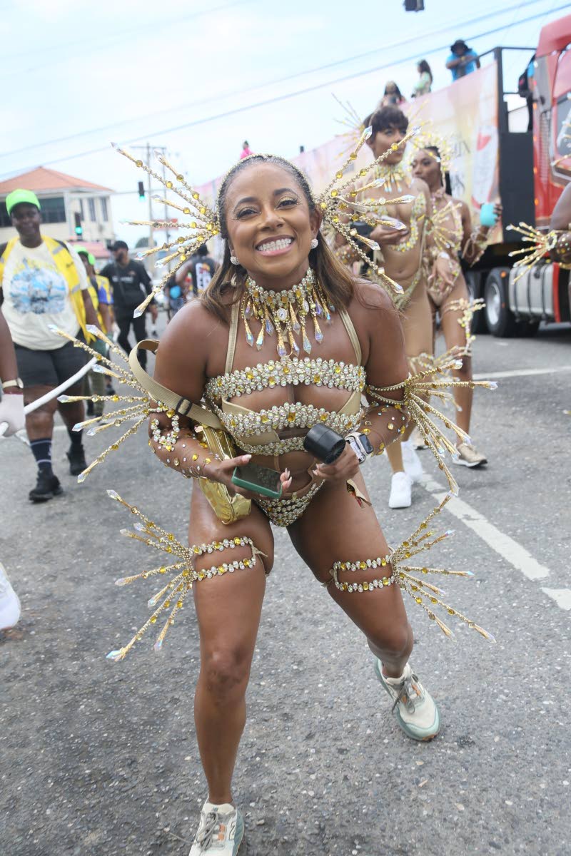 Samara South shows the shimmering gold of Yard Mas’ Dali. 