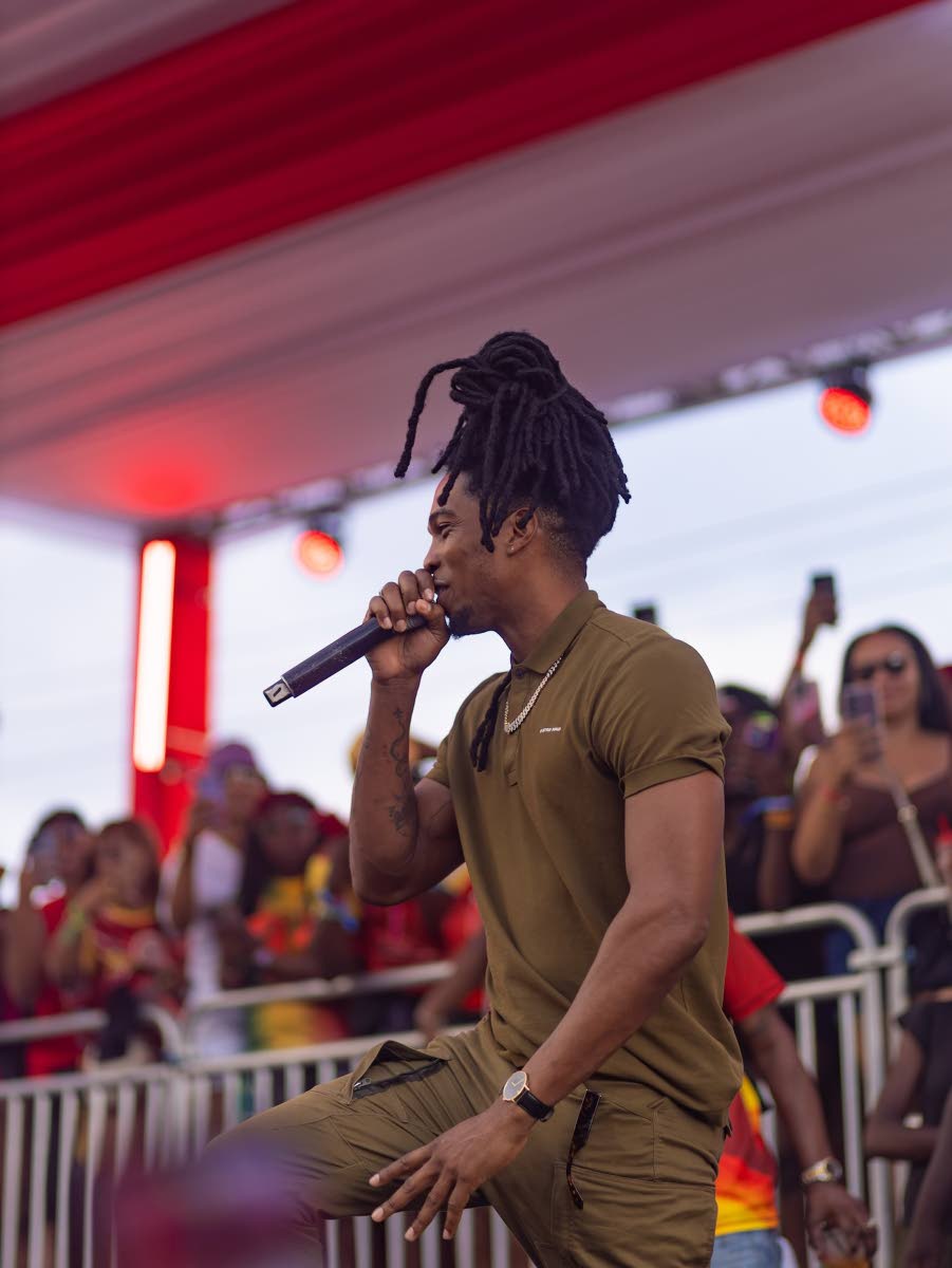 D’Yani gives the ladies a treat on Campari Boulevard.