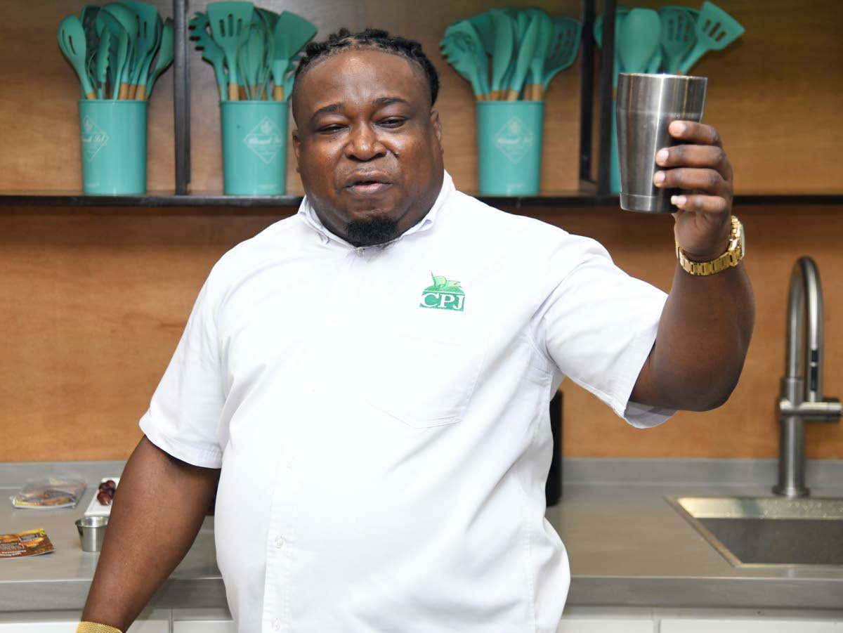 Mixologist Denroy Fisher invited the class to put their ingredients together to make the Tennessee sling.