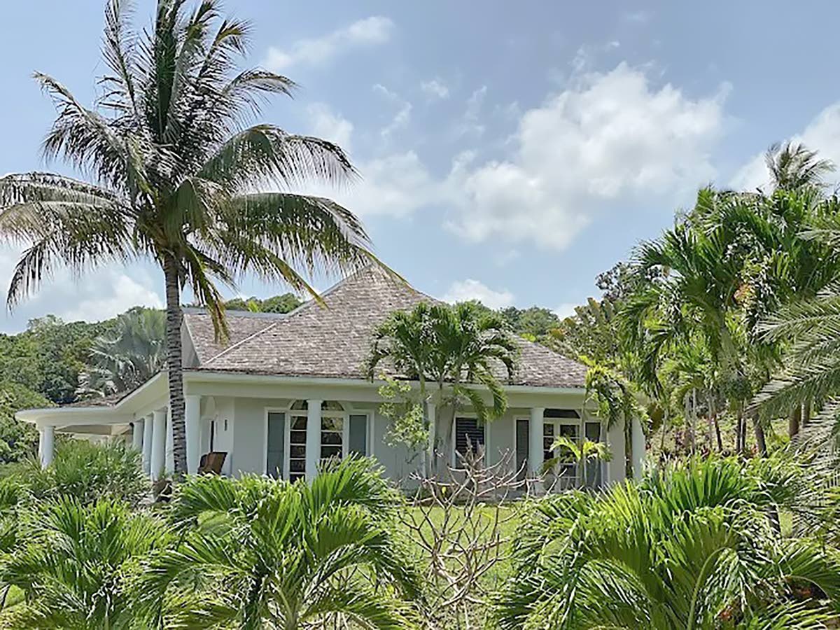 An elegant home, with its own cinema, Turkish bath, sauna and steam rooms, gym, golf putting green, and so much more.