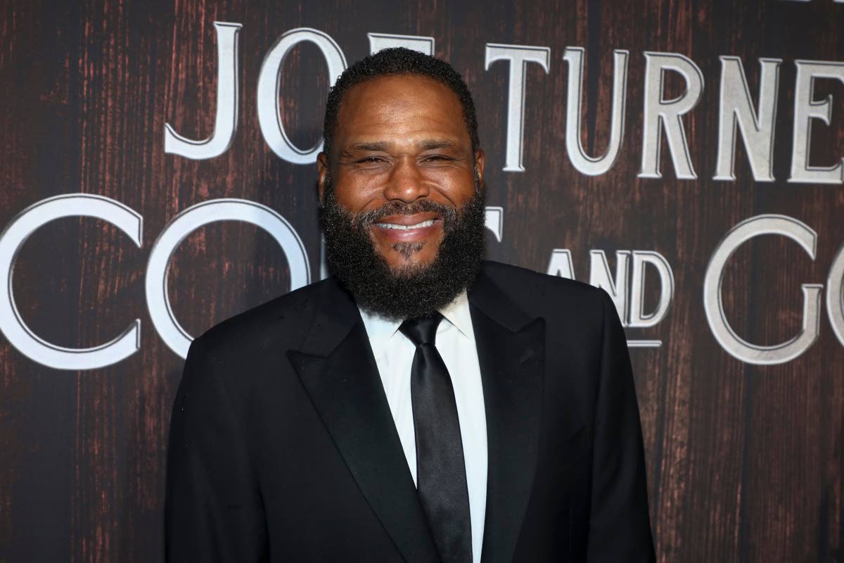 Actor and comedian Anthony Anderson poses for the camera.