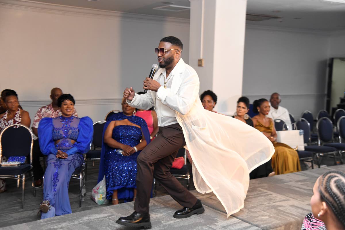  Septimius The Great delighting attendees in song.