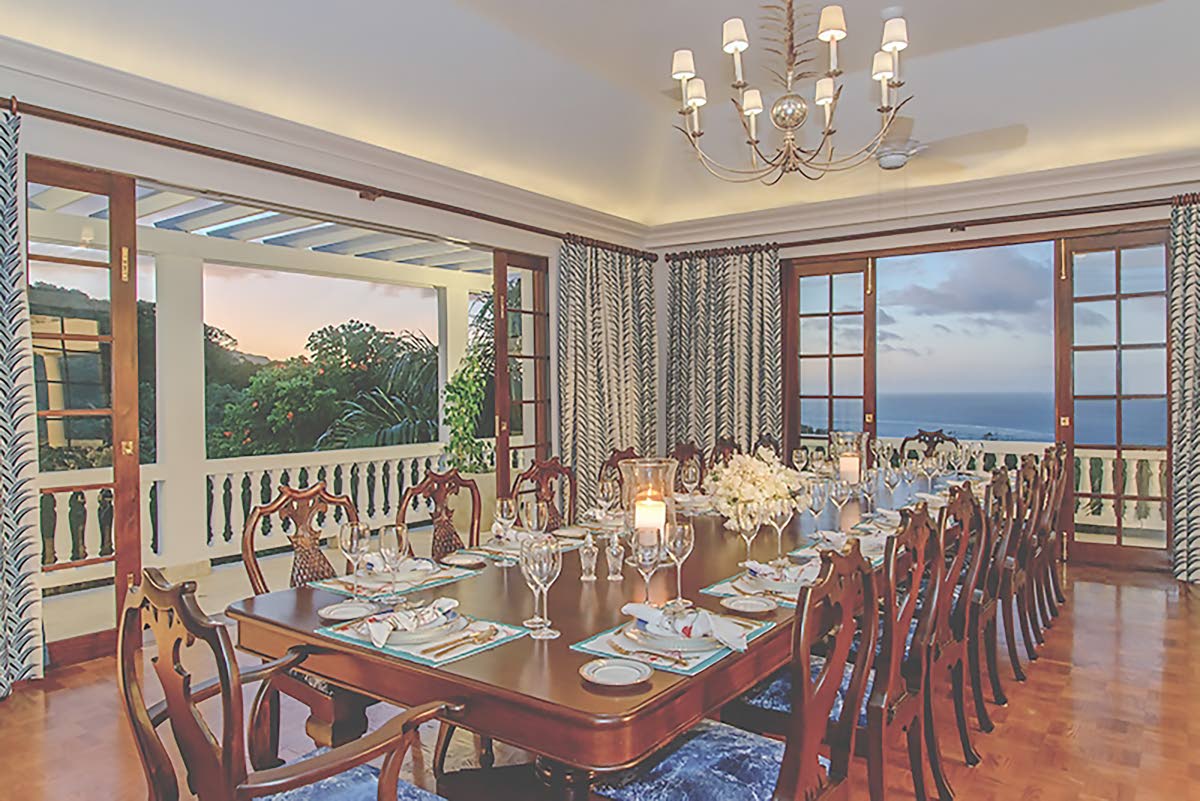 A dining room that completely opens out to the sea.