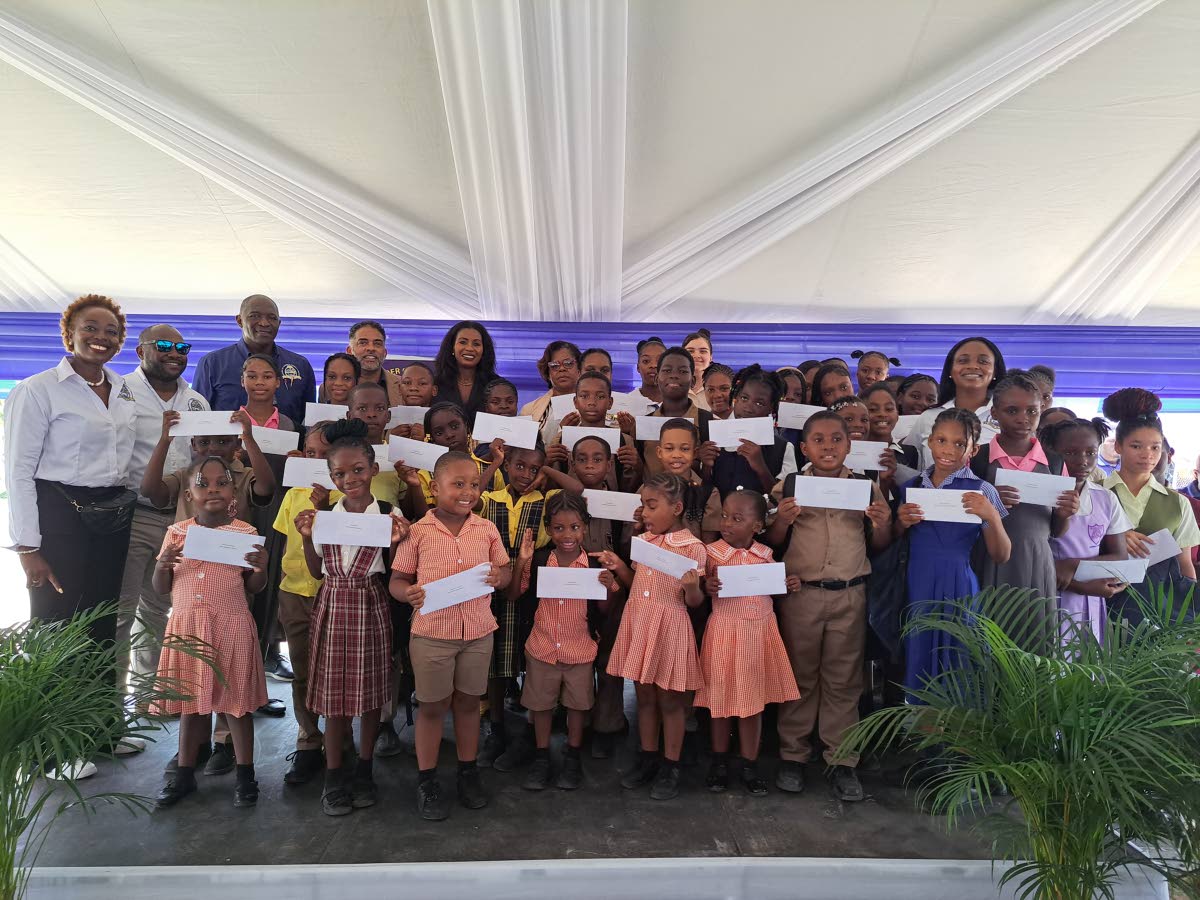 Back row, from left: Nadine Spence, second vice-president of the Montego Bay Chamber of Commerce and Industry (MBCCI); Nevin Nish, MBCCI director; Dwayne Bennett, MBCCI director; Jason Russell, MBCCI president; Verona Carter, vice-president and general man