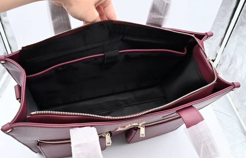 A look inside the SM Kollection Tote reveals its spacious interior and compartments, designed with functionality and the needs of the woman on the move in mind.
