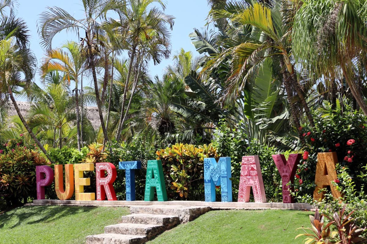 
The colourful gateway to Cozumel’s cruise port. Photo taken at Cozumel, Mexico.
