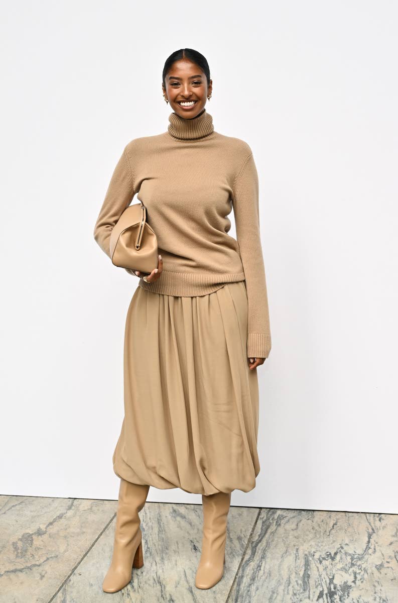 Natalia Bryant, eldest daughter of late NBA legend Kobe Bryant, makes monochrome dressing look anything but boring in this head-to-toe neutral look.