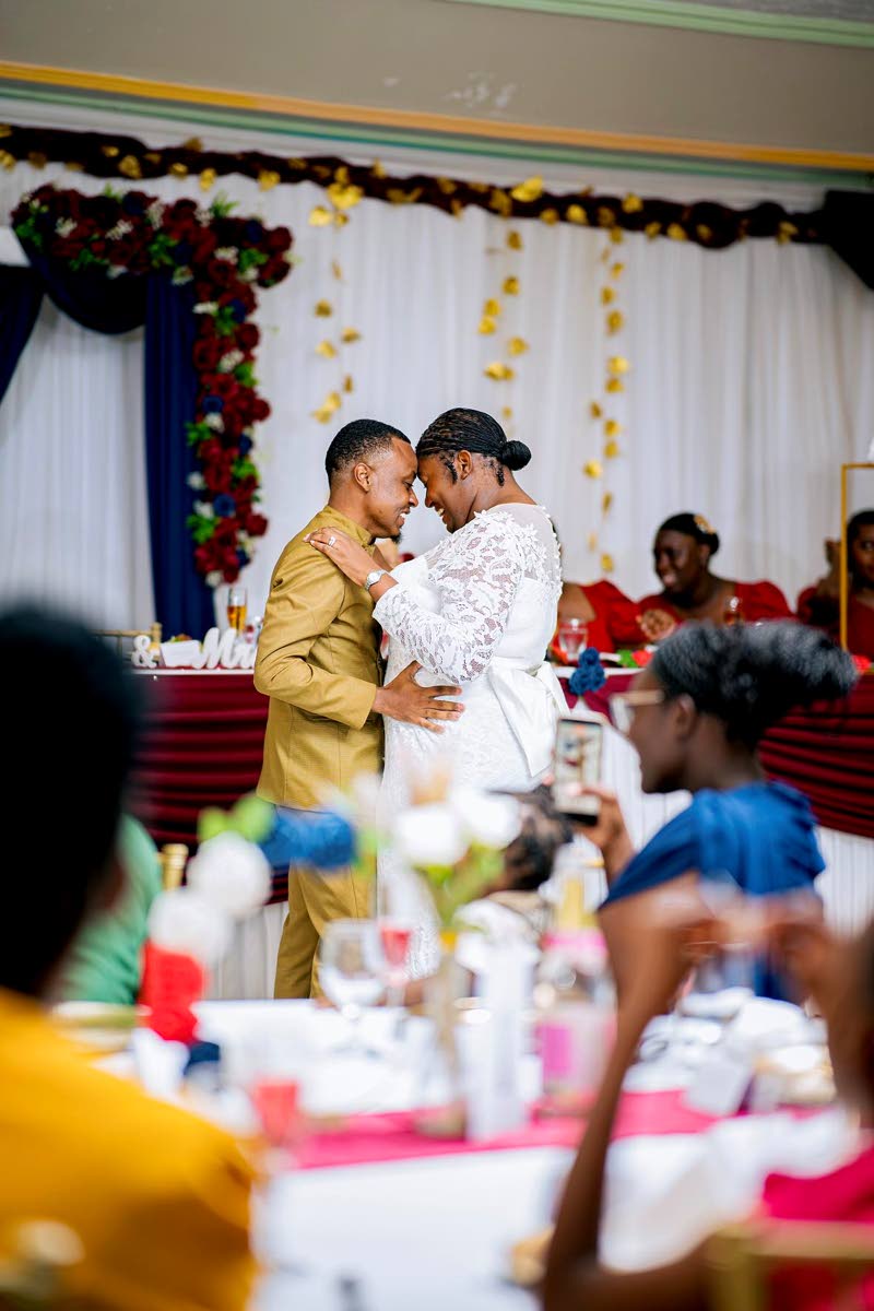 Prompted by the master of ceremonies, the newly-weds shared their first waltz to a rendition of Anita Baker’s ‘Sweet Love’, performed by one of the guests.