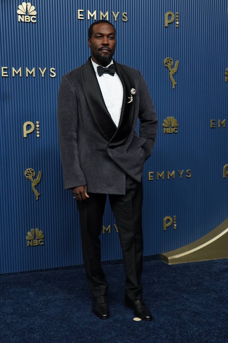 Yahya Abdul-Mateen II opts for timeless tuxedo dressing, wearing Dior with a shawl-lapel jacket, white shirt, and black bow tie. Tiffany & Co jewellery adds the finishing touch. 