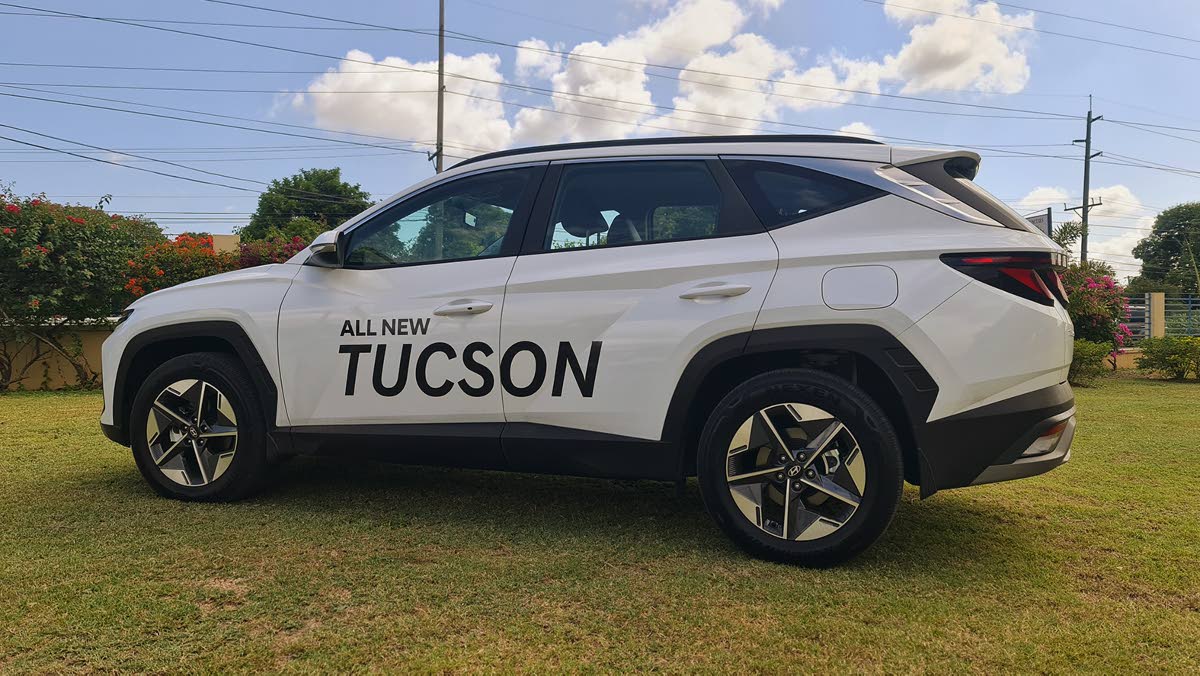 Step inside the Tucson and experience a world of connectivity and comfort with its cutting-edge infotainment system.
