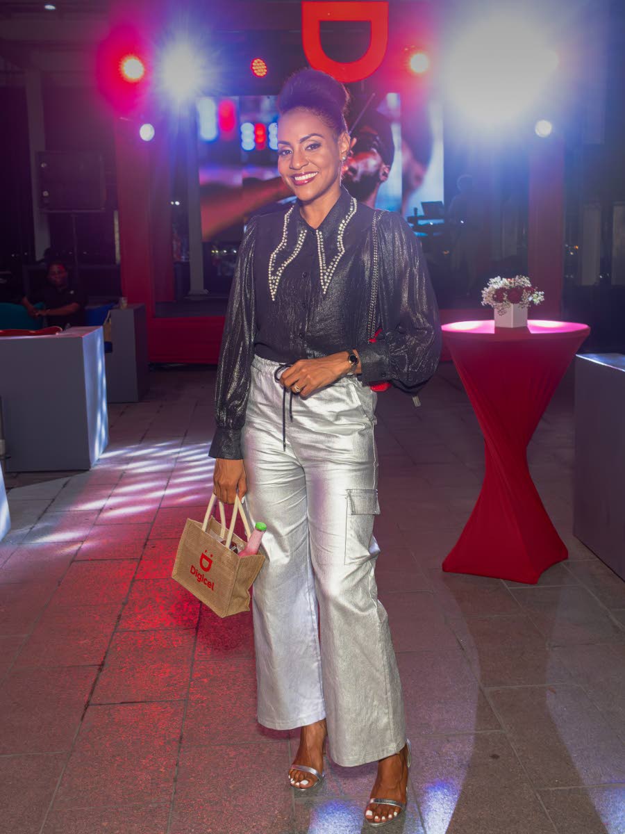 Media personality and host of the evening, Talia Soares Brown, keeps the energy high in black and silver.