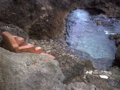 There is a chair for you to sit as you stare into this mesmerising pool of seawater at Great Huts, Boston, Portland.
