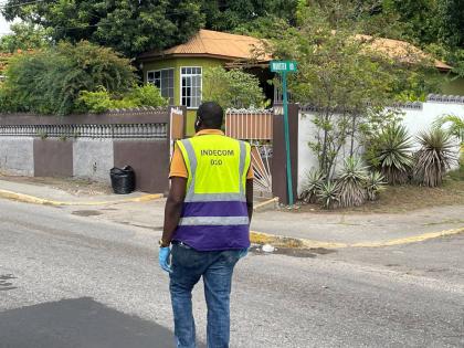 An INDECOM investigator at a shooting scene.