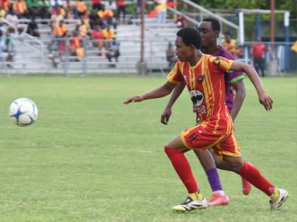 Cornwall College’s Ameche Robinson (left) tries to outrun William Knibb Memorial High’s Shavon Lewis during their round of 16 ISSA daCosta Cup match at Drax Hall Sports Complex  on Saturday, November 29, 2025. Cornwall won 4-0.