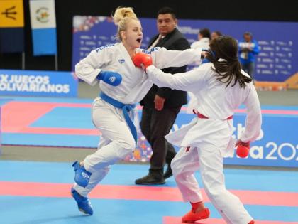 Jamaica’s Valentyna Zolotarova (left) lands a left jab during her bronze-medal bout against Chile’s Chile’s Valdivia Soto Lanka Saraya at the Bolivarian Games in Lima, Peru, recently.