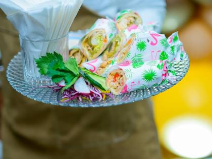 Servers made the rounds with flavour-packed chicken shawarma wraps, neatly rolled and bursting with fresh vegetables and spiced savoury chicken.