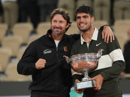 Spain’s Carlos Alcaraz (right) poses with his coach Juan Carlos Ferrero after winning the final match of the French Tennis Open against Italy’s Jannik Sinner at the Roland-Garros stadium in Paris on June 8.