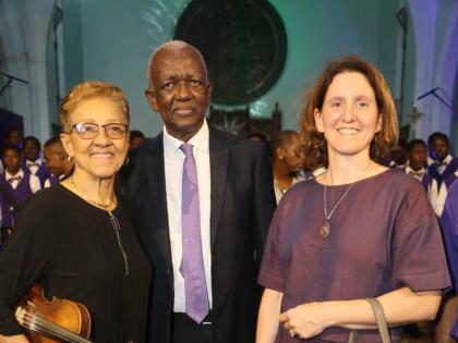 Kingston College Board Chairman Michael Vaccianna (centre) is flanked by musician Paulette Bellamy (left) and French Ambassador to Jamaica Marianne Ziss at the Kingston College Chapel Choir’s Christmas concert.