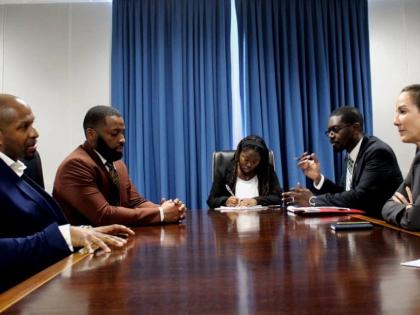 Senator Kamina Johnson Smith (right), Jamaica’s minister of foreign affairs and foreign trade, and her team in discussion with Nathaniel Peat (left), GJDC UK Rep and Jackson Smith, CEO of Fantasy Wings, following the arrival in Jamaica of the diaspora-le