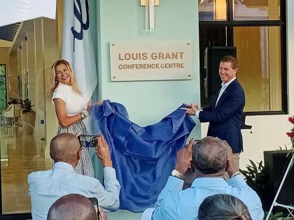 Debbie Grant (left), widow of Louis Grant, and Adam Stewart, executive chairman of Sandals, unveil the plaque bearing Grant’s name at the newly built conference centre at Sandals Dunn’s River.