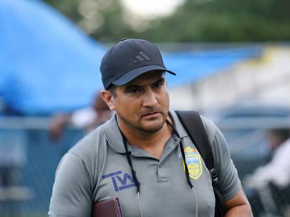 Waterhouse coach Javier Ainstein to face the man he replaced at Drewsland today.