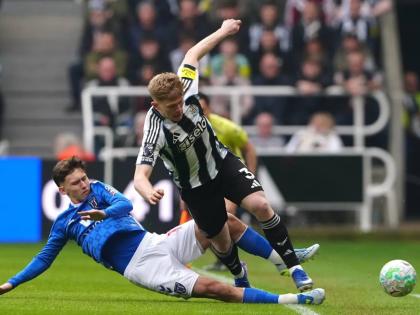 Sunderland’s Chris Rigg (left) and Newcastle United’s Lewis Hall battle for the ball during the teams’ Premier League match at St James’ Park, Newcastle, yesterday. 