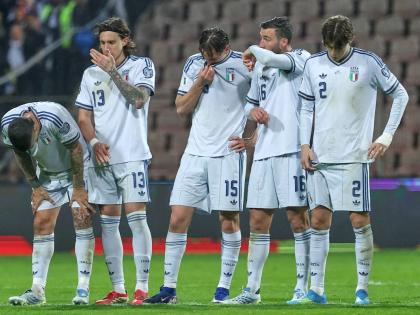 Italy players react during a penalty shoot-out during the World Cup qualifying playoff final soccer match between Bosnia and Italy in Zenica, Bosnia, Tuesday, March 31, 2026. (AP Photo/Armin Durgut)