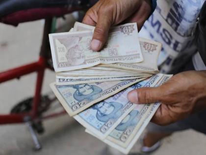 An ice cream street vendor shows his Cuban pesos in Havana, Cuba, April 20, 2024. 