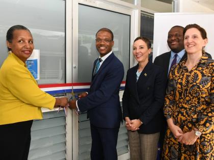 Mylène Ferriera (left), president, Alliance Française de la Jamaïque, and Dr Kevin Brown (second left), president, University of Technology, Jamaica, cut the ribbon to officially open the new offices of the Alliance Française at the Technology Innovati