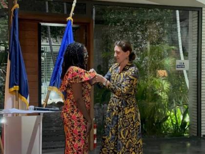 Shelley Wong, receiving her award from Marianne Ziss, ambassador of France to Jamaica. 