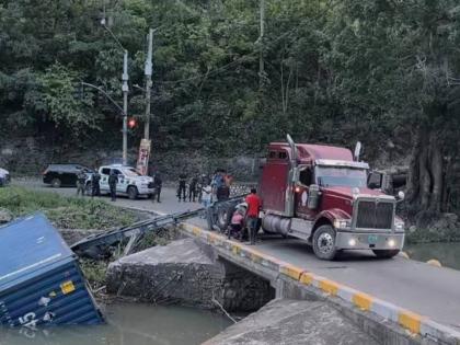 A trailer truck overturned on Flat Bridge in the Bog Walk Gorge in St Catherine on April 14, 2026.