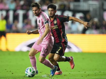 FILE - Inter Miami forward Lionel Messi (10) runs with the ball as Atlanta United midfielder Steven Alzate (7) defends during the first half of an MLS soccer match, Oct. 11, 2025, in Fort Lauderdale, Fla. (AP Photo/Lynne Sladky, File)