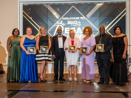 Trudi Davidson (left), cruise tourism manager, Jamaica Vacations Limited (JAMVAC); Lloyd Barnett Jr (fourth left), chairman; and Joy Roberts (right), executive director, join members of the 2025 Top Five travel advisors for a photo opportunity at the Regal