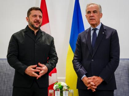 Ukraine President Volodymyr Zelenskyy (left) and Canadian Prime Minister Mark Carney meet in Calgary, Thursday.