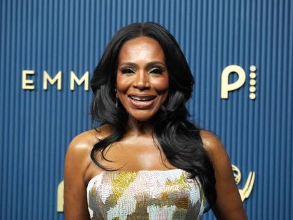 It’s a stop-and-stare close-up moment with Sheryl Lee Ralph, whose glam squad includes Sharif Poston on hair and Brandy Allen on make-up.